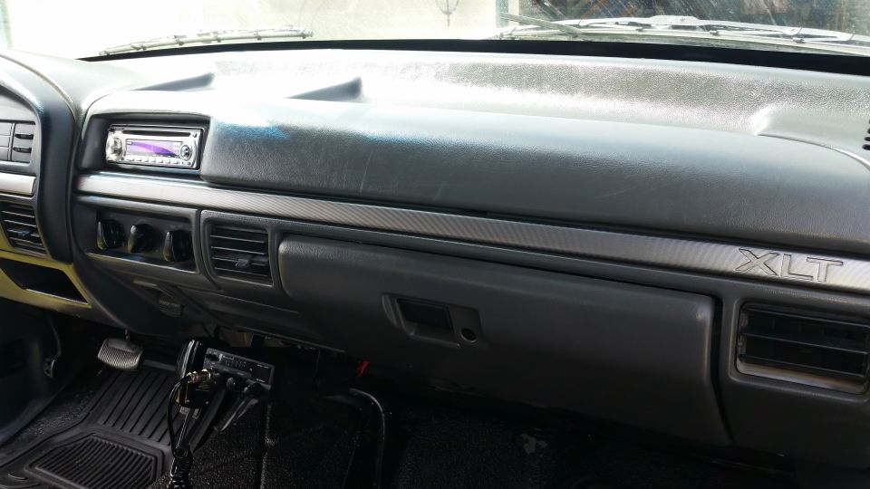 1992 Ford Bronco interior dashboard with XLT trim and aftermarket stereo