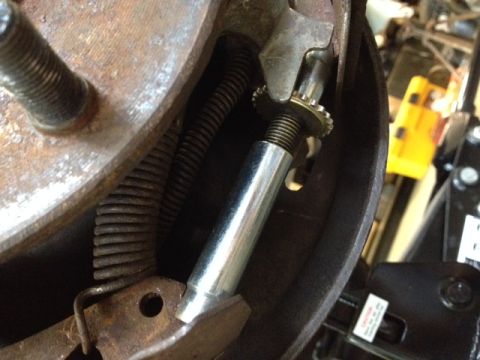 1973 Ford Bronco - Adjuster lever NOT making contact with adjuster screw star wheel