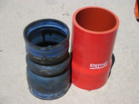 2007 Ford F-250 - OEM Ford next to Riffraff hot side intercooler boot.