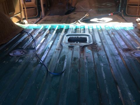 1990 Ford Bronco - A speaker wire!