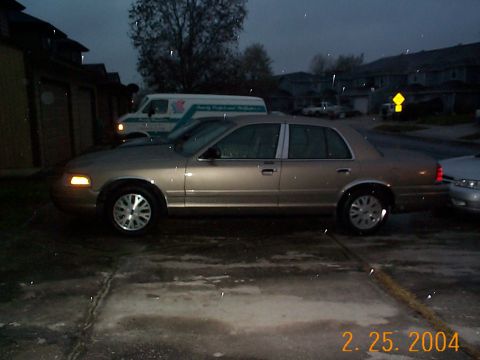 2003 Ford Crown Victoria “GoldCrown”
