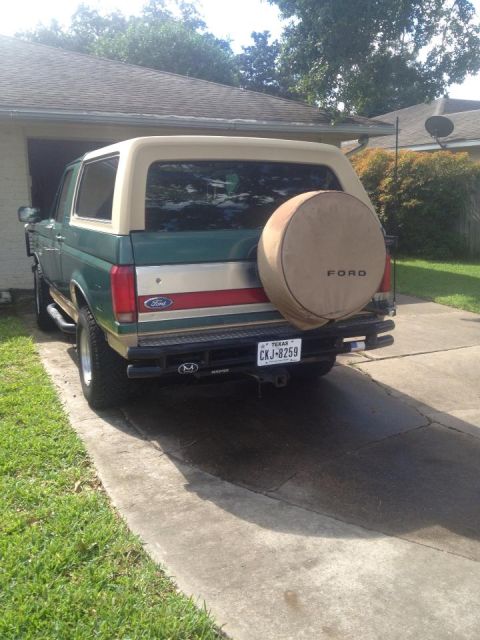 1990 Ford Bronco - Texas plate is no more so view away!