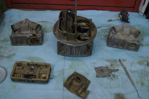 1979 Ford Bronco - Holley 3310 780cfm needs a good tune up but just a good simple vacuum secondary carb.