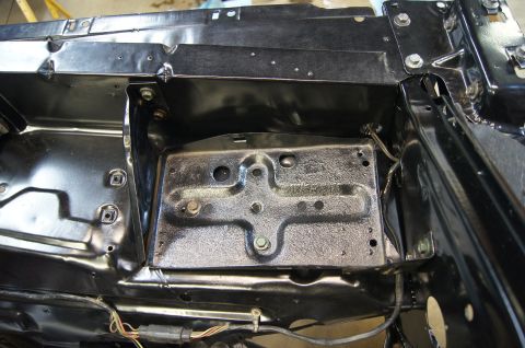 1979 Ford Bronco - auxiliary battery tray made from modified right side tray. at a casual glance it almost looks factory.
