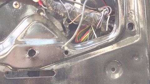 1983 Ford Bronco - From now on, it will be easy to R&R the motor while the regulator stays in the door. See the NEXT & PREVious several pics...