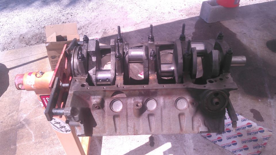 crankshaft installed. clearances are good and crank spins nicely.