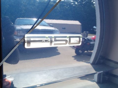 2005 Ford F-150 - The emblem clearly reads F-150, but the body style suggests an earlier model year than claimed.