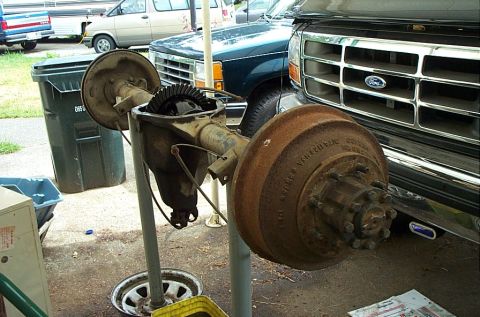1986 Ford Bronco - Dana 60, complements of a 79 F250.
