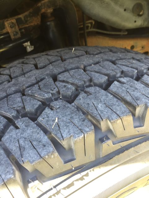 1994 Ford Bronco - A close-up view of a tire tread is visible, with a Supermotors.net watermark in the lower right corner.