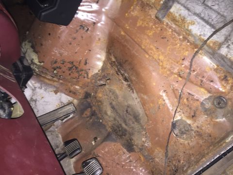 1981 Ford LTD - Rotten floor pan. Need to fix this.