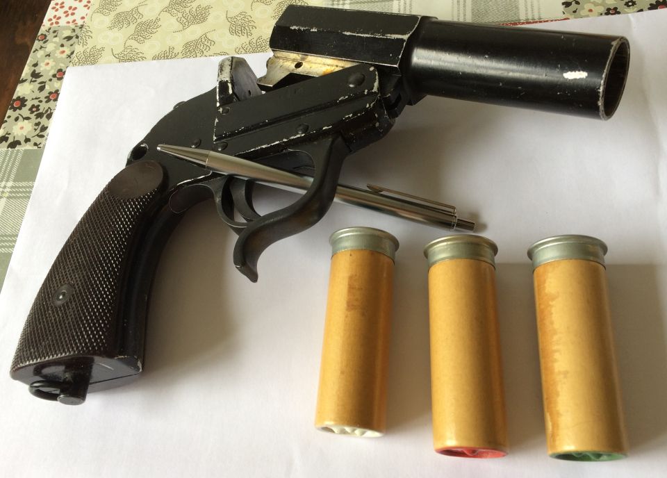 Flare gun with three cartridges