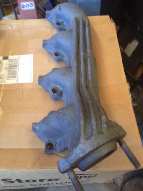 1979 Ford Bronco - This is a cast iron exhaust manifold, not a 1979 Ford Bronco.
