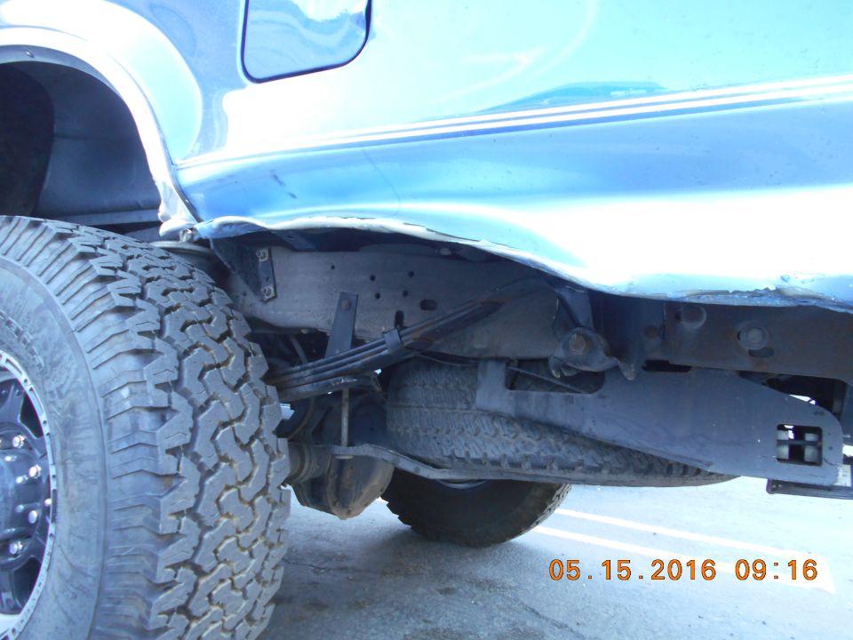 1996 Ford F-250 rear leaf spring suspension and axle assembly