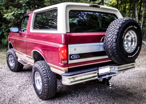 1995 Ford Bronco - This Ford Bronco is shown from the rear, with a spare tire mounted externally.