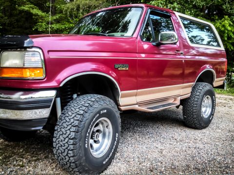 1995 Ford Bronco - This 1995 Ford Bronco features a two-tone paint scheme and aggressive off-road tires.