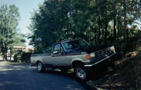1987 Ford F-150 - Why I'm scared to do any rocks with the truck....Look at that frame flex!!!