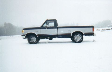 1987 Ford F-150 - In case you're wandering, those are 32x11.5 Dueler A/Ts on 15x7.5" rims off a 95 F150. No lift.