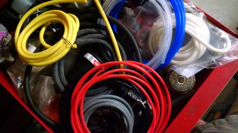 1993 Ford Bronco - Instead of relying on the antique hard-plastic vacuum lines or new vulcanized rubber, I collected several colors of 3mmIDx8~9mmID color-mat…