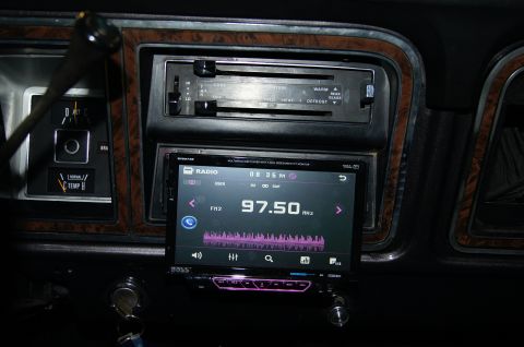 1979 Ford Bronco - Stereo sounds great! Nicole's first tune "my old bronco" sounded better than ever before.