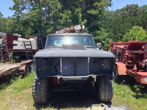 1979 Ford Bronco - This modified 1979 Ford Bronco is presented in a front-facing view, its off-road enhancements.