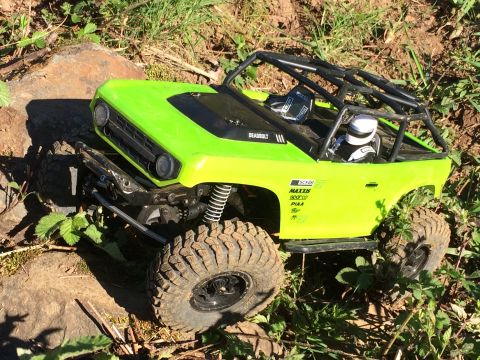 1989 Ford Bronco - This RC rock crawler toy truck is designed to look like an off-road vehicle.