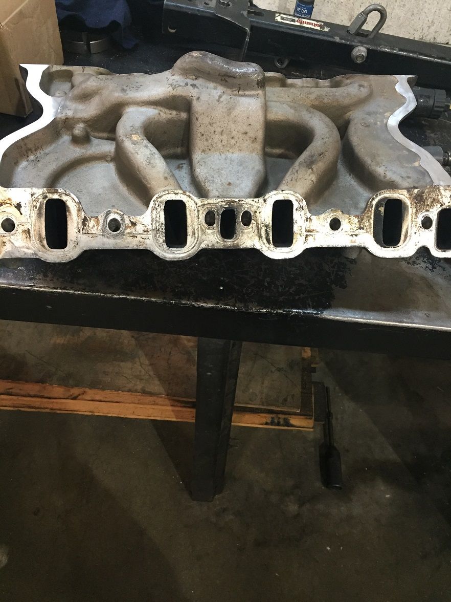 engine intake manifold with eight intake ports
