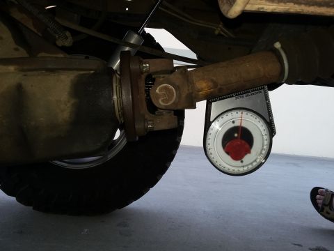 1996 Ford Bronco - A magnetic angle gauge is attached to the driveshaft near the differential.
