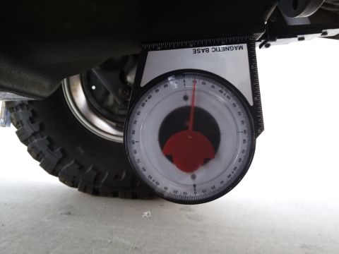 1996 Ford Bronco - Using an inclinometer to measure suspension angle on a vehicle.