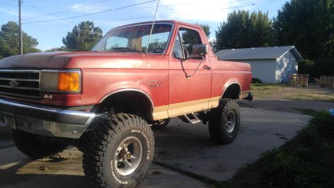 1991 Ford Bronco - This lifted Ford Bronco has large off-road tires and a two-tone paint scheme.