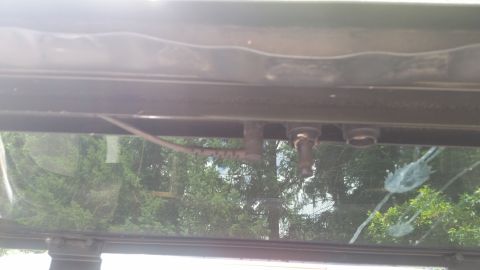 1996 Ford Bronco - Center latch rail