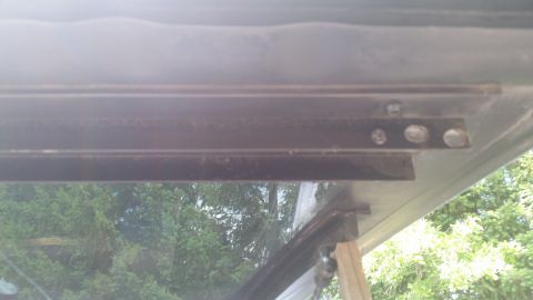 1996 Ford Bronco - passenger side middle latch rail