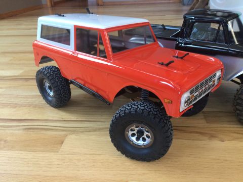 1989 Ford Bronco - RC model of a first-generation Ford Bronco, not a 1989 model, next to another RC vehicle.
