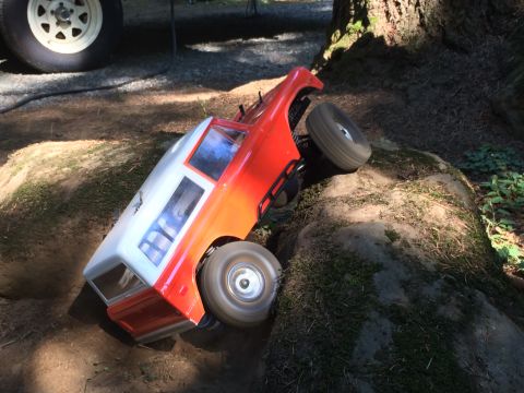 1989 Ford Bronco - This remote-controlled truck is navigating an off-road course.