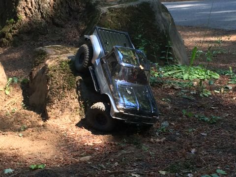 1989 Ford Bronco - This remote control truck is navigating a rocky, wooded trail.