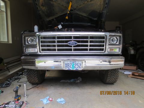 1986 Ford Bronco - HID's installed and new blinkers to go with it. overall I am very happy with the kit, and these light up the night sky!