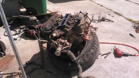 1996 Ford Bronco - got the old EFI setup stripped so i can start swapping it on the new.