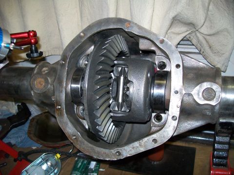 1991 Ford Bronco - A close-up view of the differential housing and gears of a 1991 Ford Bronco. The differential cover is removed, exposing the ring gear, pin…
