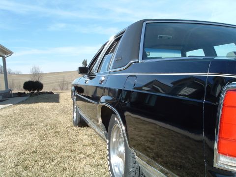 1989 Ford Crown Victoria LTD - 15