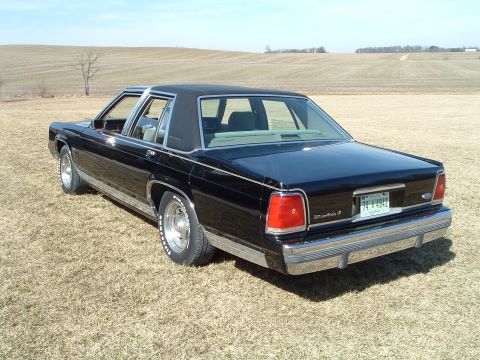 1989 Ford Crown Victoria LTD - 16