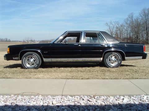 1989 Ford Crown Victoria LTD - 17