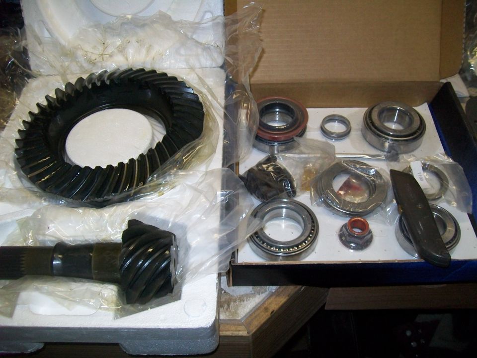 Differential gear set and bearings in a box