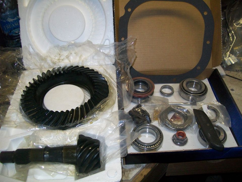 Differential gear set and bearings in a box