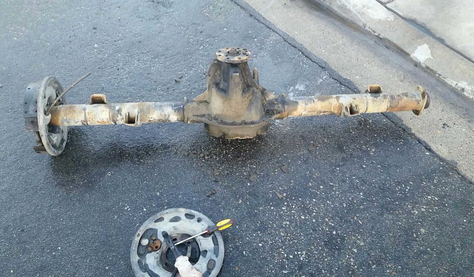 Ford Bronco rear axle assembly with drum brake components