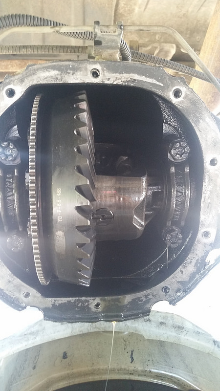 1992 Ford Bronco - Close-up of differential gears, showing part number YG-7-6.5-488.