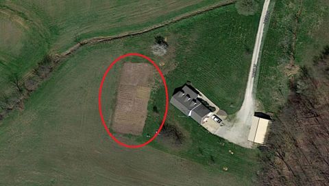 1995 Mercury Grand Marquis - Aerial view shows a residential property with a garden area highlighted by a red circle.