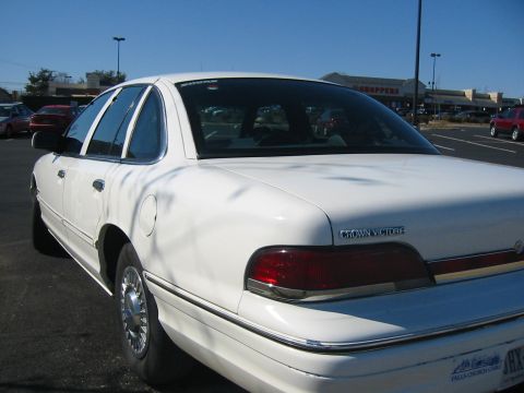 1994 Ford Crown Victoria photo