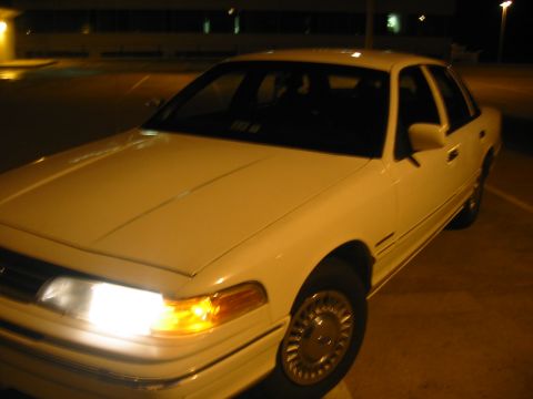 1994 Ford Crown Victoria photo