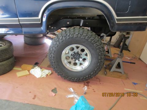 1986 Ford Bronco - tire fitment.