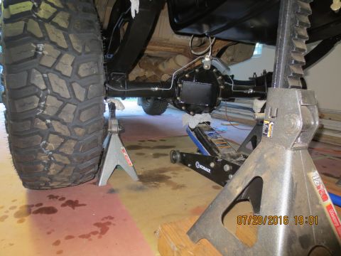1986 Ford Bronco - those tires make the diff look alot smaller!