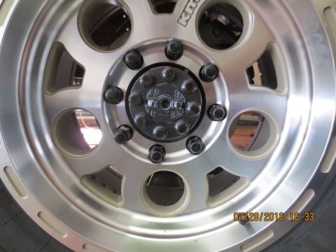 1986 Ford Bronco - I think black lugs look really good.